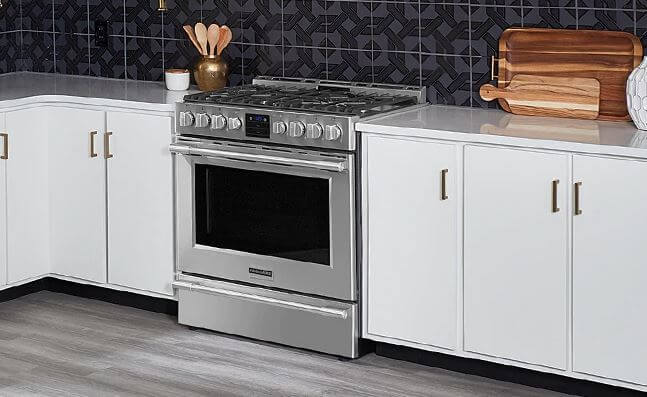 Frigidaire Professional image of oven with countertops